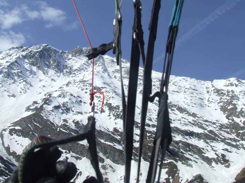 Col du midi de Bellecote : le soleil tape comme un cinglé dans les pentes N du col. Je crois qu'on a bien fait de partir