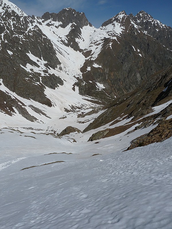 Le refuge Soria Elena. : Au fond le col de Fenestrelle.