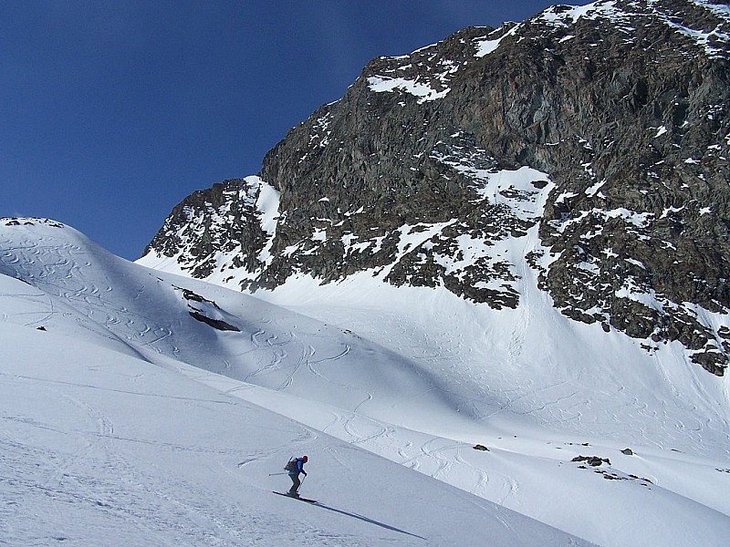 Col d'Abéron : Du ski pas trop mauvais finalement sous le col et le soleil est resplendissant...dommage!