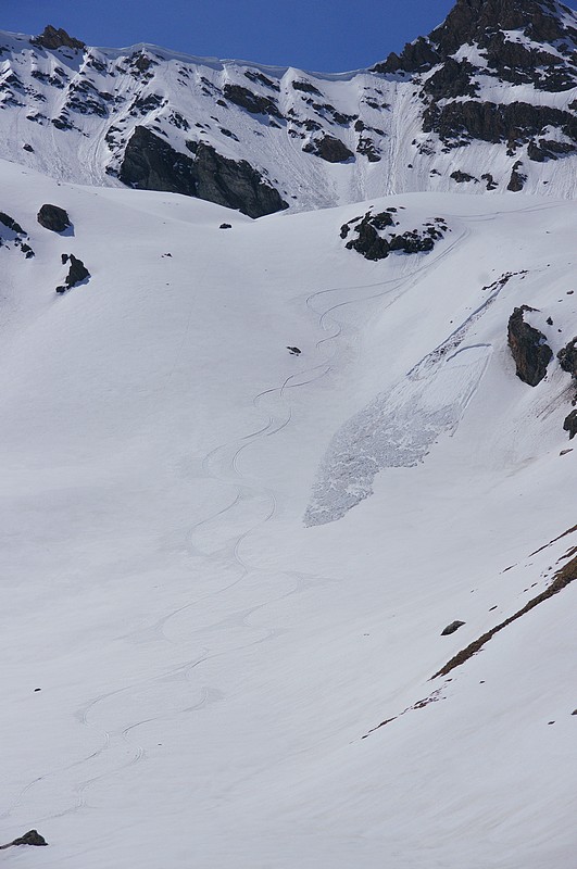Nos traces de descente sur la partie intermédiaire : bien rester a droite en descendant sinon c'est mou jusqu'au sol !
