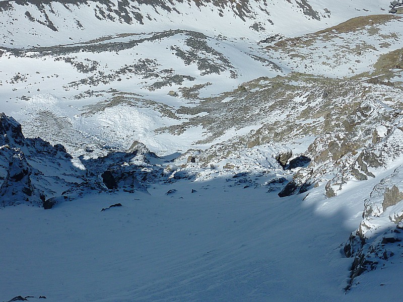 Roc des St Pères Couloir SW : On voit bien les grosses avalanches qui ont ravagé le bas du couloir.
