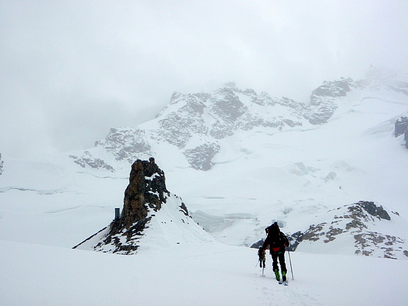 arrivée au refuge : l'arrivée au refuge sous la neige