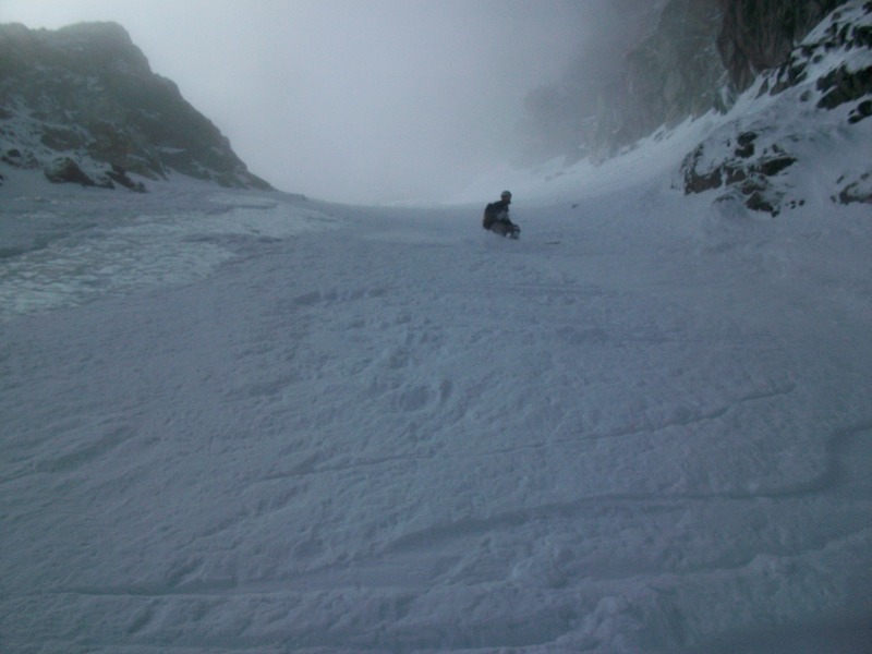 Mont Viso : Manu sur la corde raide dans la corde molle... faut pas zijper sur la glace !
