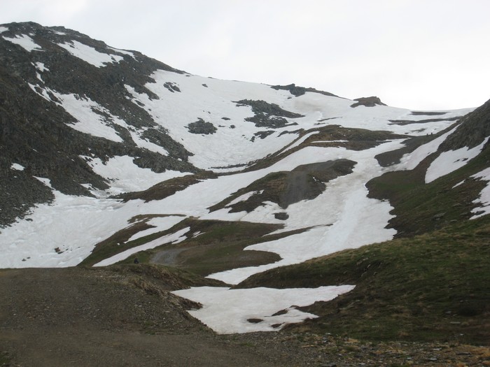 Montée vers le refuge : Cela a encore bien fondu depuis le WE dernier !