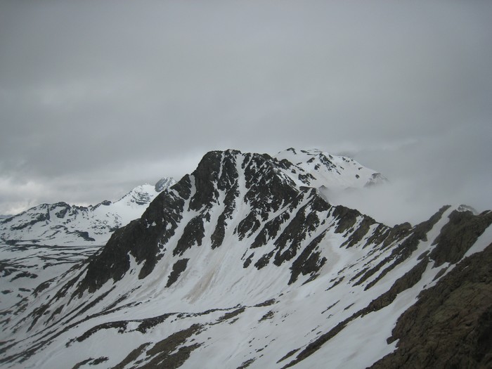 Sommet : Crête vers l'aiguille noire et les cimes de la cochette
