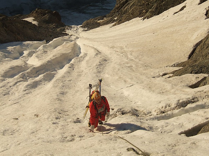 couloir des avalanches : goulotte qui canalise bien les petites cailloux  facécieux.