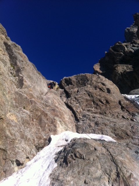 col des avalanches : belle fissure avec verrous de crampons!