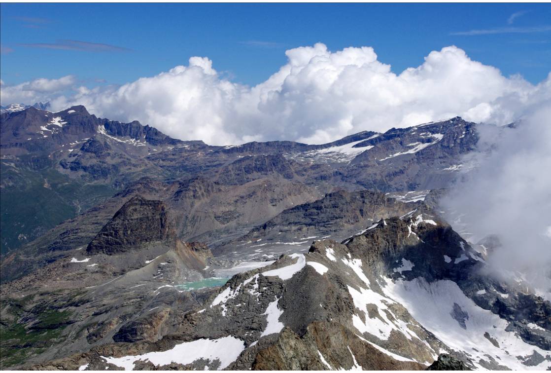 La Cime du Carro en face : En face des Evettes, les faces SUD de la Grande Aiguille Rousse (GAR) et de la Cime du Carro, dont la face N magnifique fut visitée cet hiver avec Sancy & MissChoco....Inoubliable! A droite les Levanna luttent avec la n