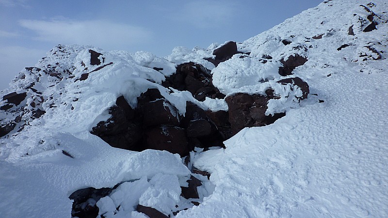 Sommet : Roches volcaniques au sommet du Chillan Nuevo