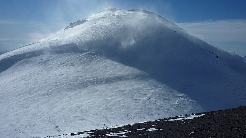 Le sommet du Volcan Chillan Nuevo (3186m)  et sa face sud : ascension réalisée le lundi 15 août 2011.