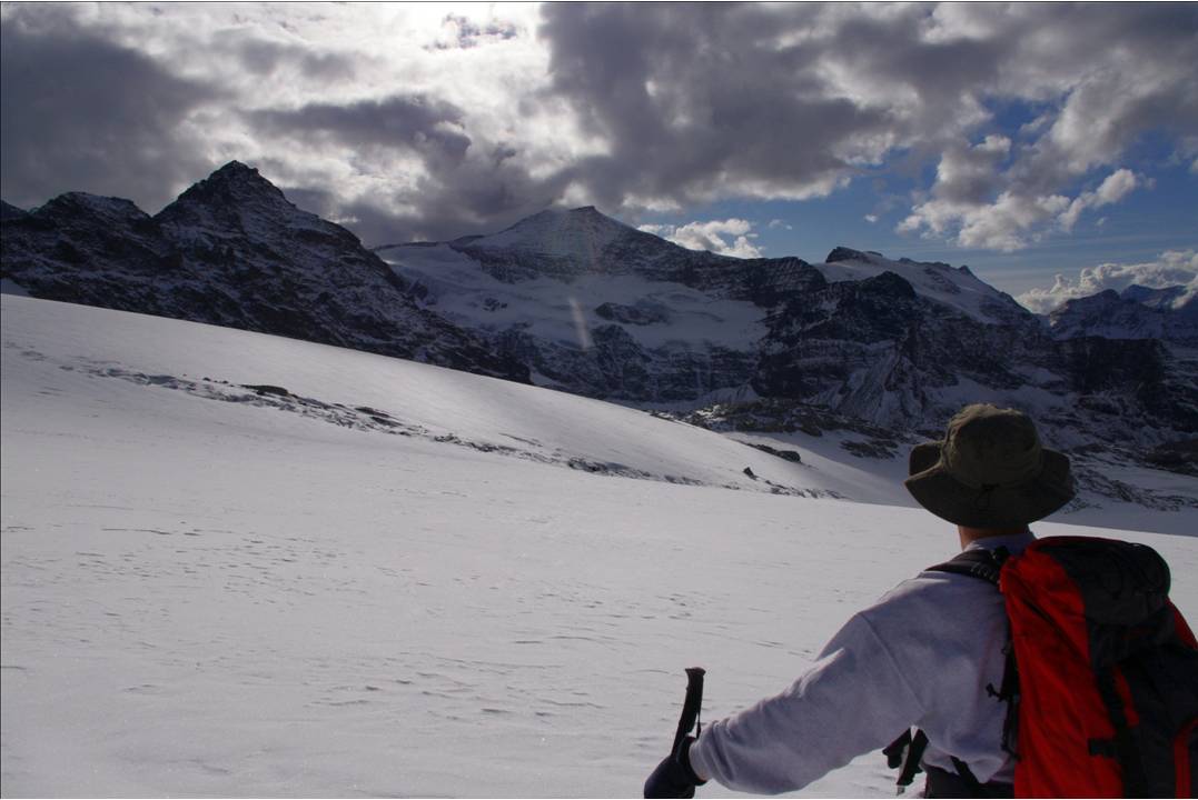 Sur le Grand Méan : Pose regard en direction de l'Albaron... au milieu du glacier du Grand Méan, que l'on ne peut que modestement visiter sans lui dire "we come soon back"!
