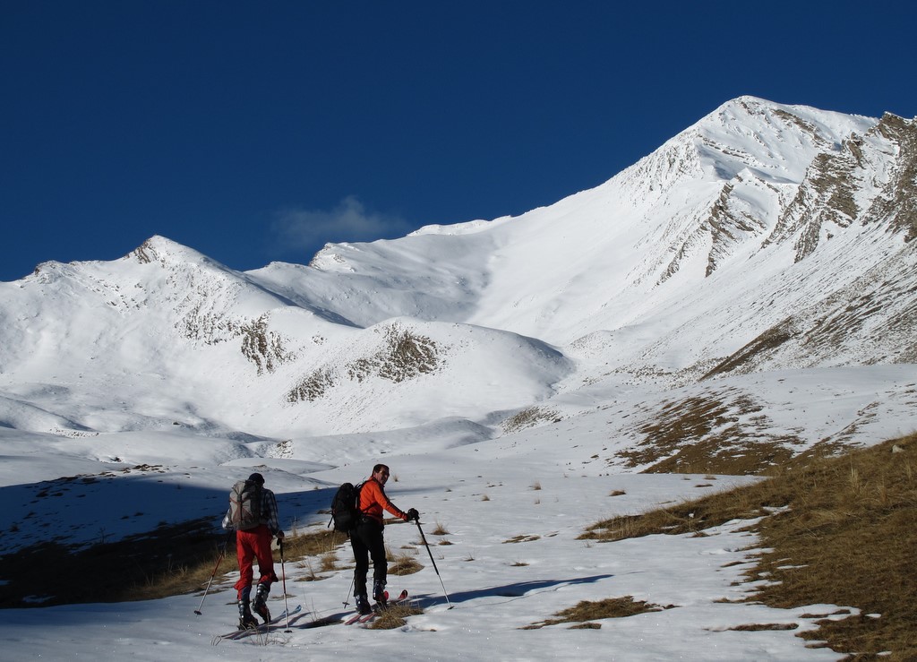 le Vallon de Bachasse... : ...et la Tête de Crouès à droite