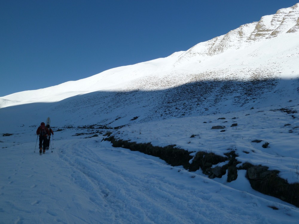 le 12/11/2011 : départ avant la cabane de l'Ecuelle, à peine 10cm de neige