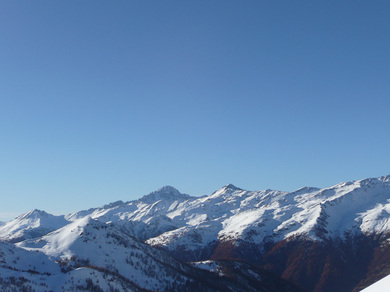 Rochebrune : L'envers de Rochebrune, et les crêtes de Malrif. L'horizon peut être large dans ce Queyras !