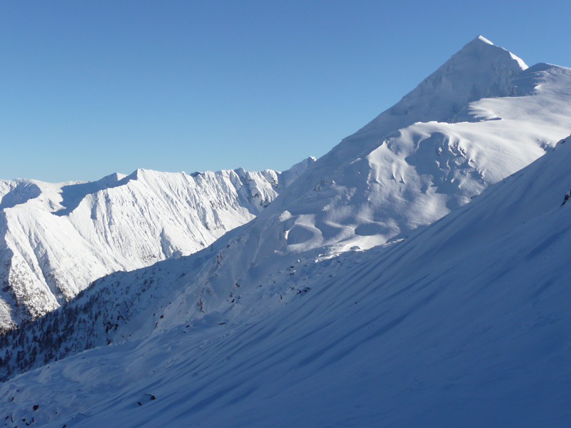 Versant italien : L'Italie..; Enfin, cela ressemble beaucoup à la France ;-) Si quelqu'un connaît ces sommets (au SW du col d'Urine)