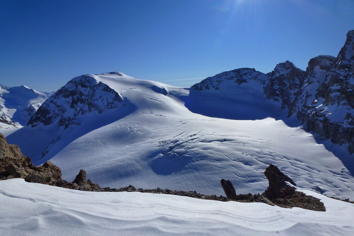 #10 Pointe de Bazel (3440 m) : Glacier encore bien crevassé. Pointe de Bazel (3440 m) : Glacier encore bien crevassé.