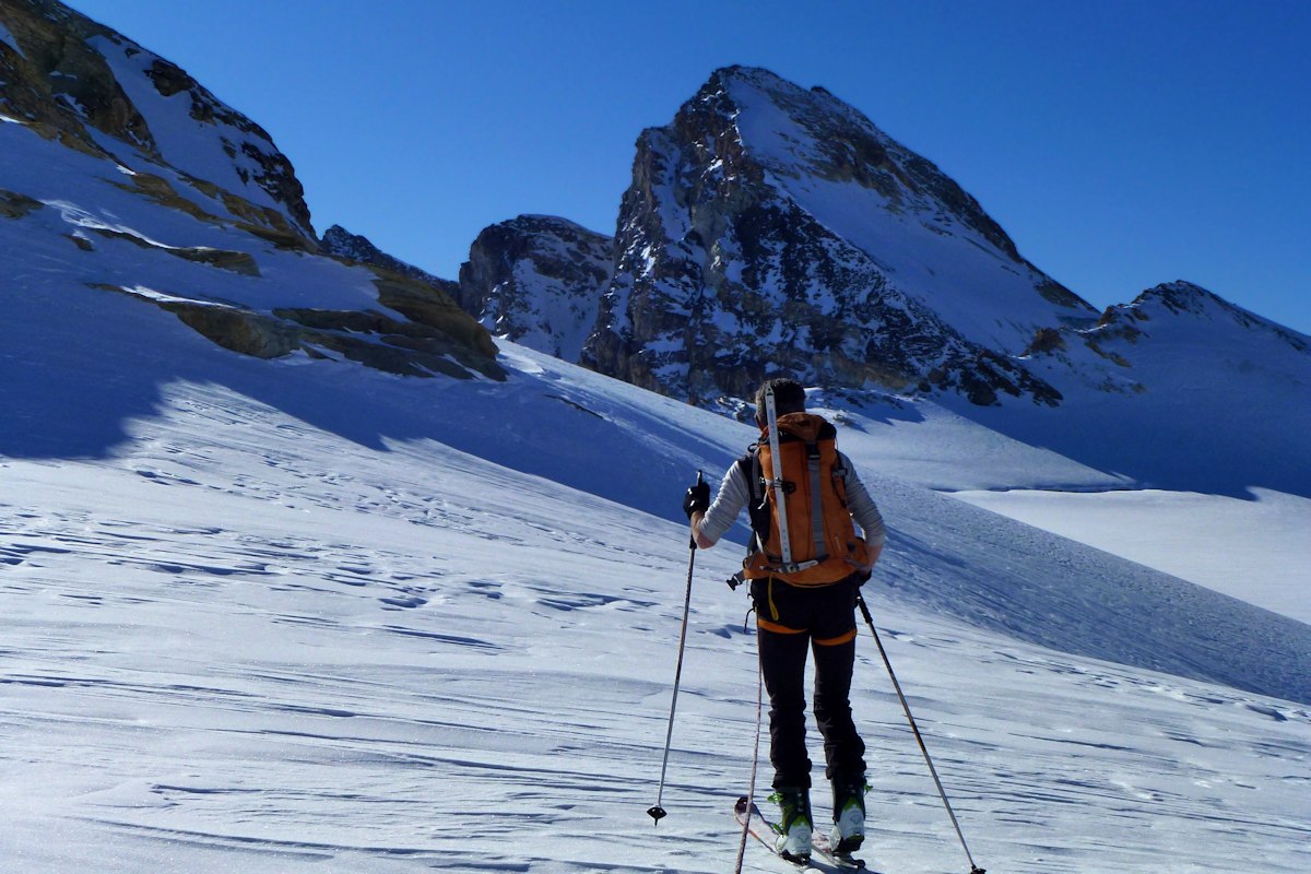 Sur fond de Tsanteleina : Traversée avant de rejoindre l'arête.