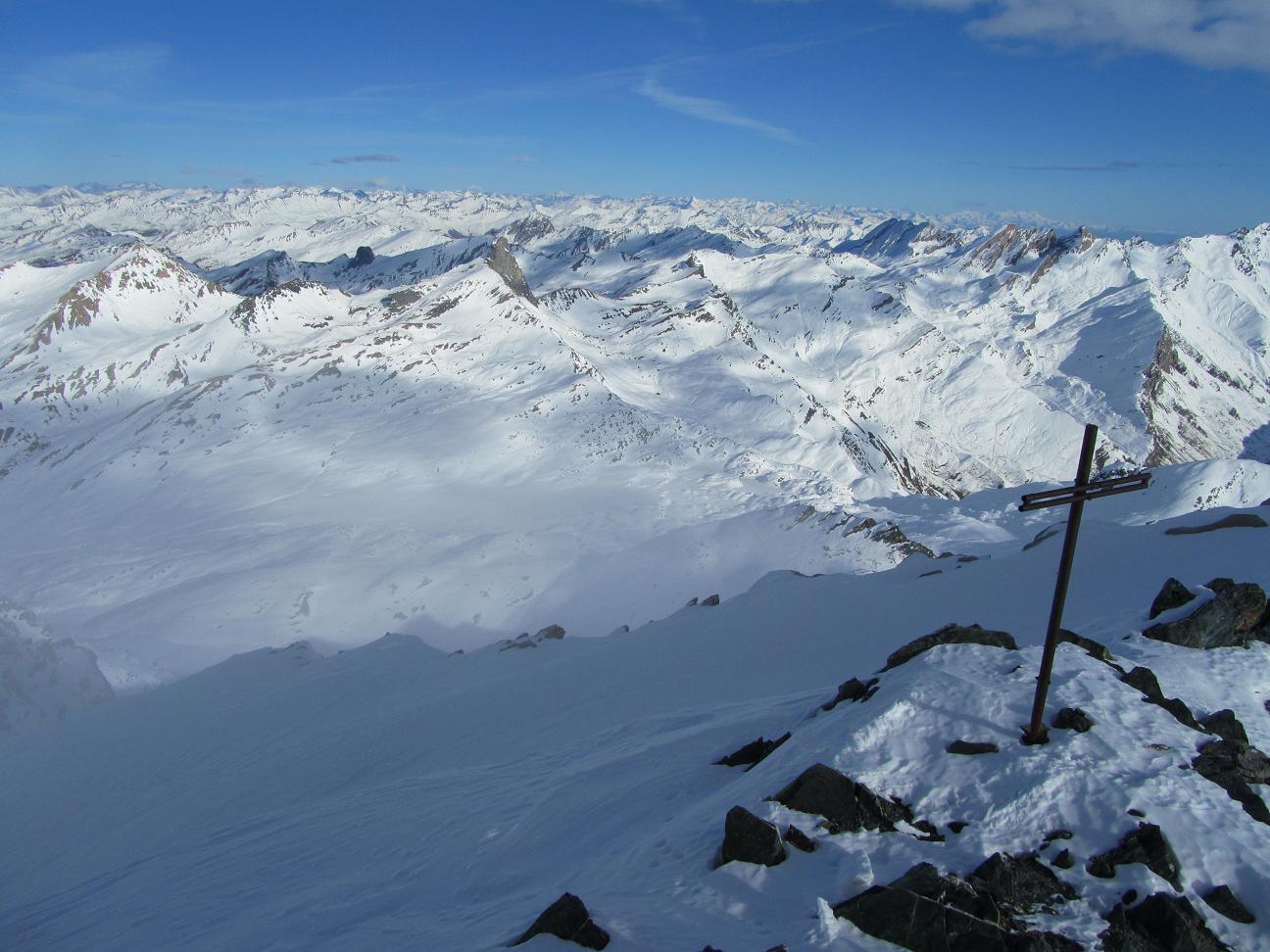 Sommet du Bric de Rubren N : On voit pas grand chose sur la photo, mais on voyait, le Mont Rose, le Cervin, le Mont Blanc...