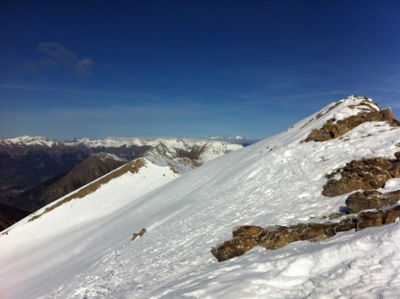 Sommet : Sommet, ça souffle frais mais c'est chouette ! Les Ecrins culminent au loin, pas beaucoup de neige au loin vers le Champsaur et le Dévoluy !