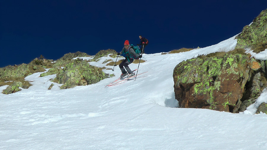 2450m : quelques rochers au dessus du col, histoire de jouer un peu