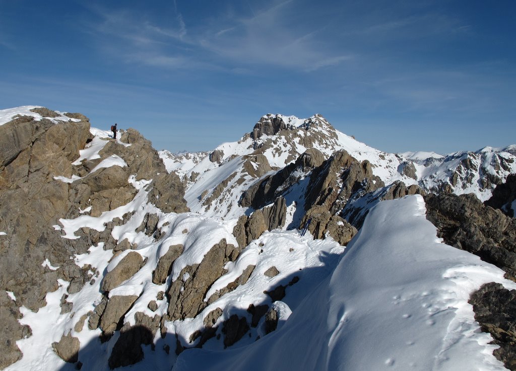 Crête des Chalanches : Le Pic du Béal Traversier au second plan