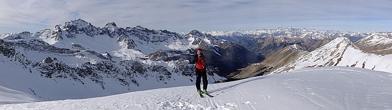Panorama SO depuis le sommet : La font Sancte au fond à gauche