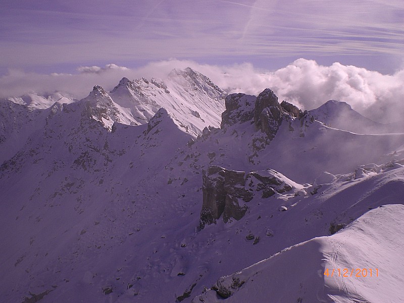 Roc de Serre Chapelle : Vue vers la crête des Pénitents et le Haut Mouriare.