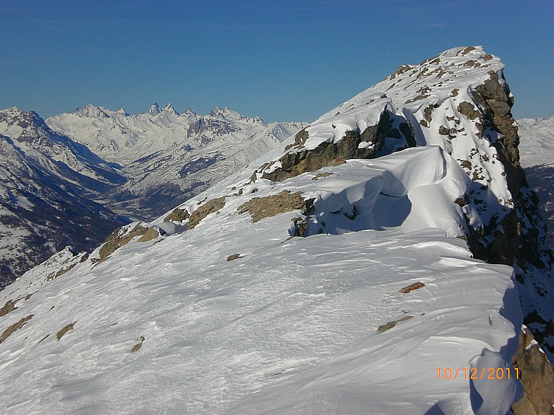 Crêtes des Granges : Le point  culminant 2835m de la Crête des Granges.
Depuis la vallée de la Guisane, celui-ci ressemble à un petit "doigt de Dieu", à droite du Grand Peygu.