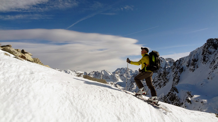 2620m : au dessus du col, on commence à voir l'Argentera