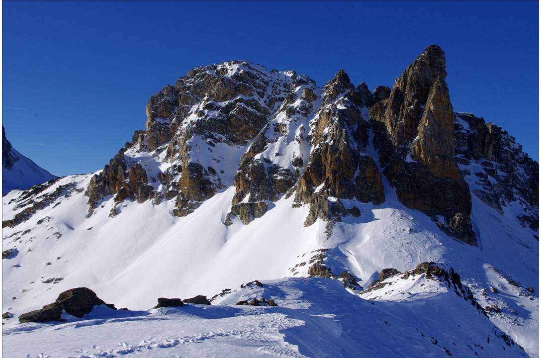 Le Cheval Blanc : DEpuis le point 2825, vue sur les structures du Cheval Blanc... toutes de quartzite!