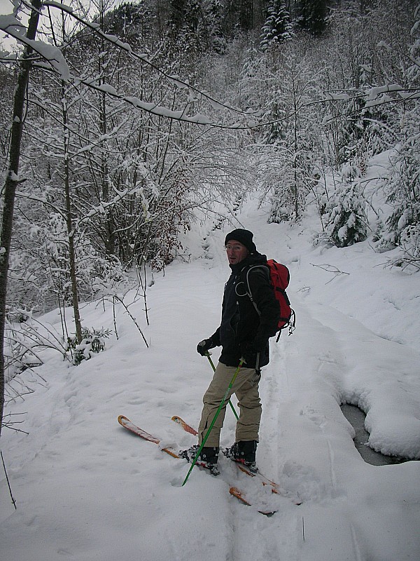 Montée à Fontany : Alex à la montée dans les bois