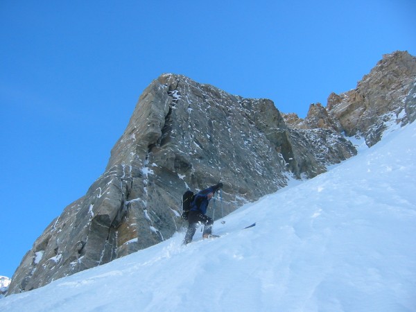Véra Pervoz : Ca trace encore en ski dans de grosses accumulations de poudre qui laissent présager...
mieux que ce qu'on a trouvé!!
