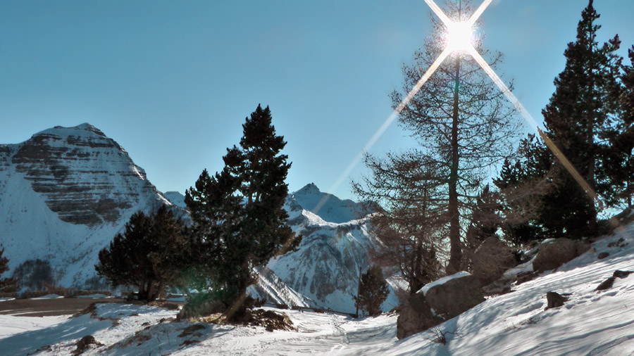 2200m : Sous le col en regardant Roche Grande dans les rétros