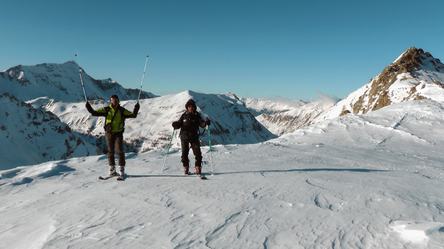 2680m : Sommet, avec le Cimet en A/R plan à g. et la pointe rocheuse de l'Eschillion à dr.