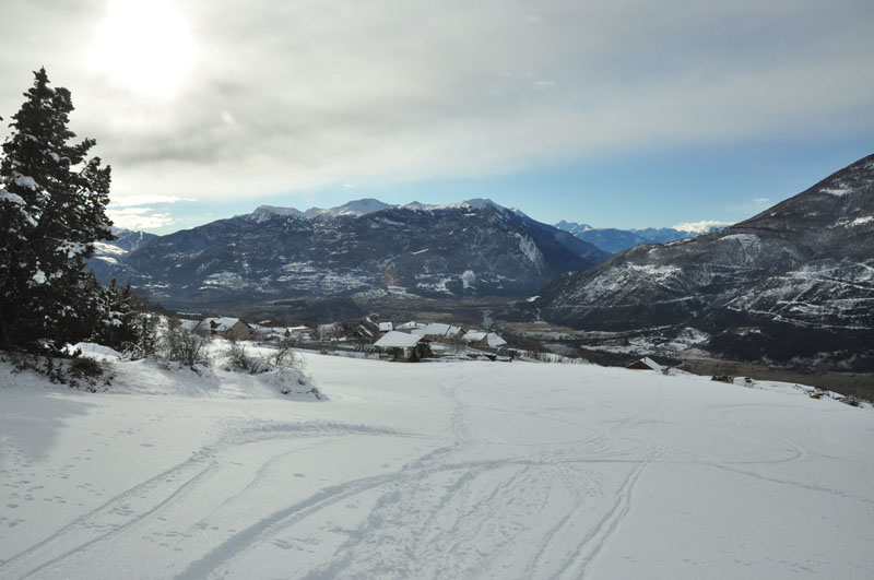 La Platte : Départ du Villard. Pas mal de traces du samedi et du dimanche.