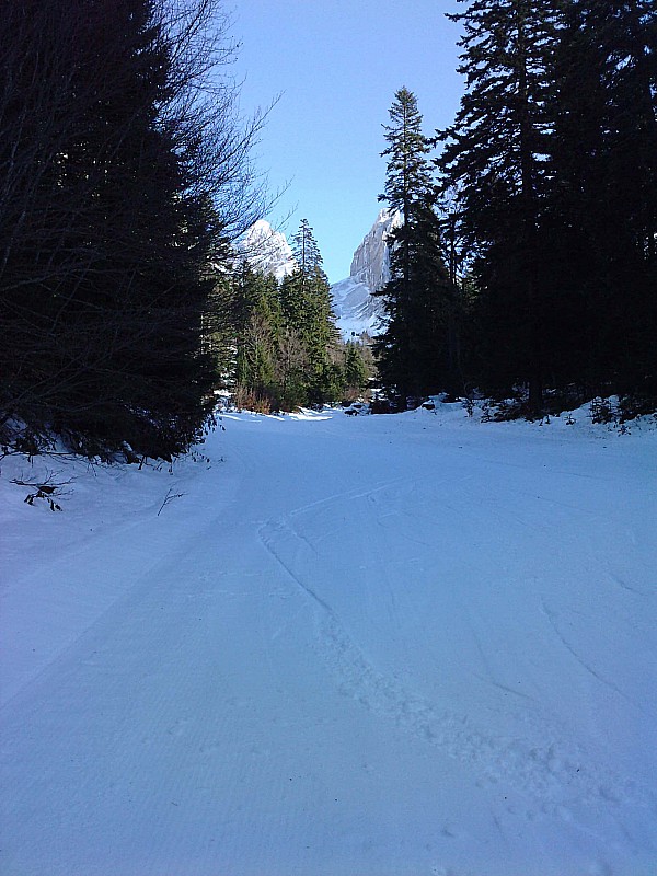 Vu des pistes : Avec le col au fond