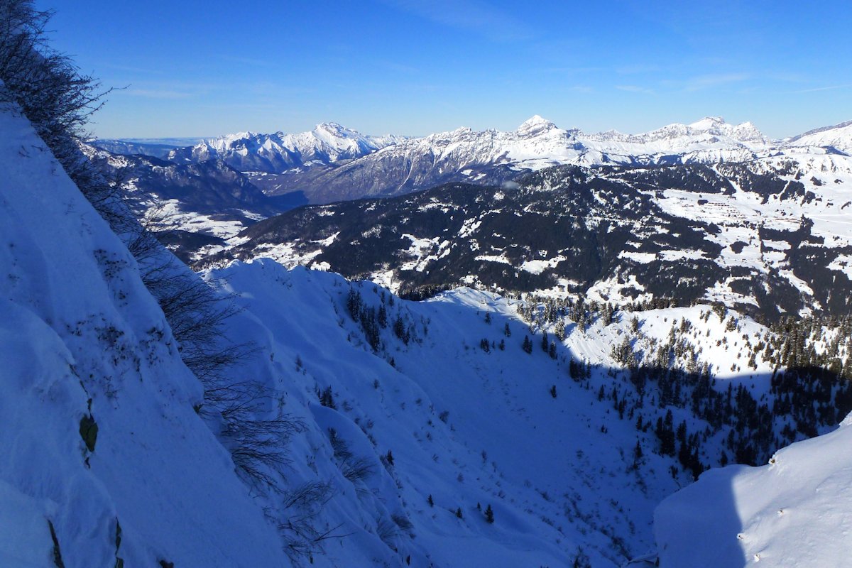 Vue vers le Nord-Ouest : Ou l'on remarque la Tournette et le Mont Charvin.