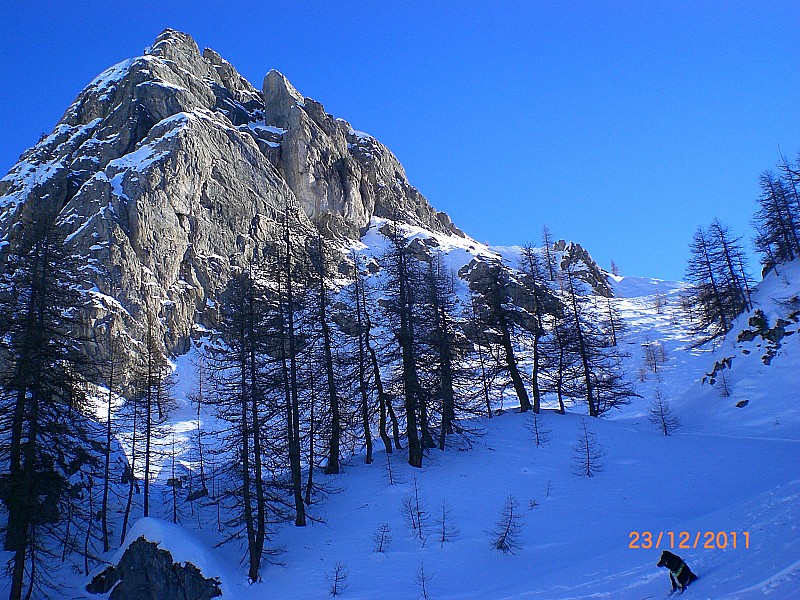 Roche Jaune : Roche Jaune NW à gauche et Trancoulette à droite.
D'ici, on ne s'imagine pas que la Roche Jaune est accessible assez facilement à ski par le flanc sud...