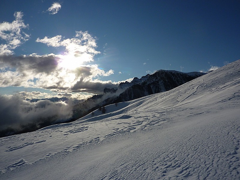 sud est : aiguilles de chabrières au fond