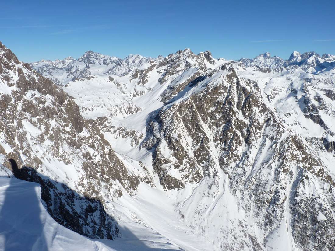 Tête Virante en fond : Et puy des Beaumes