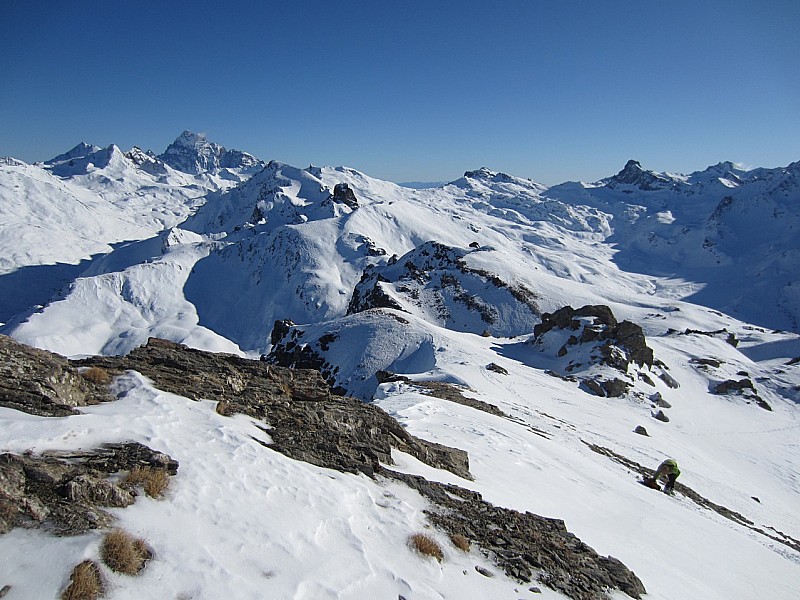 le sommet : peu de neige mais en cherchant bien, ça le fait..