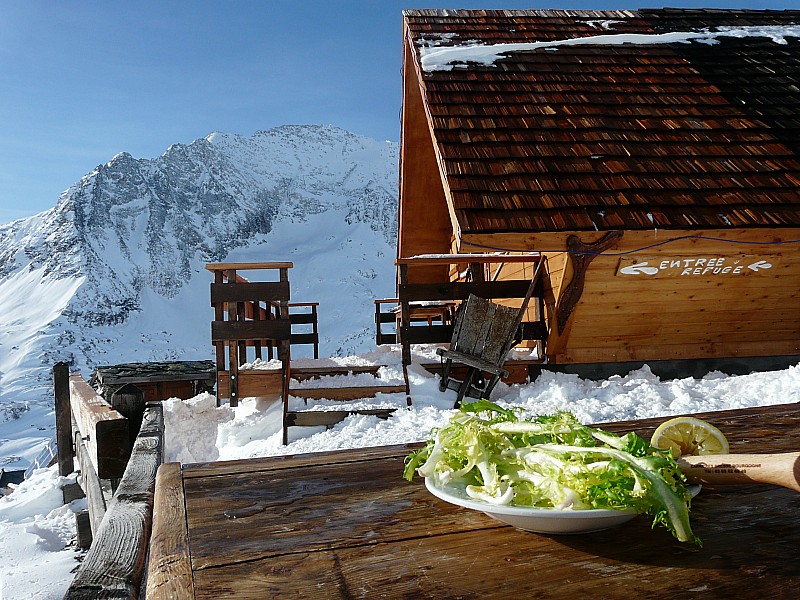 diètétique : Au fond, la pointe de l'Echelle.
Salade verte et tarte aux pommes à midi. C'est bizarre, j'avais pas aussi faim que d'habitude!!!