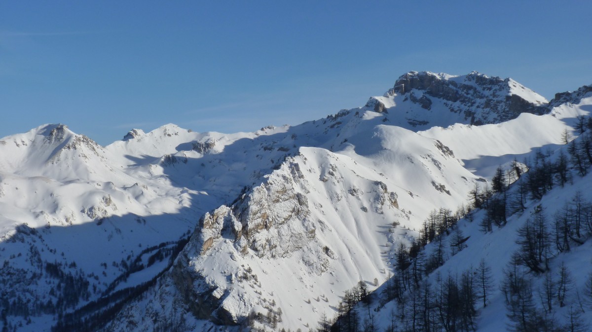 Le Chalvet en premier plan : Et le pic du Béal Traversier derrière