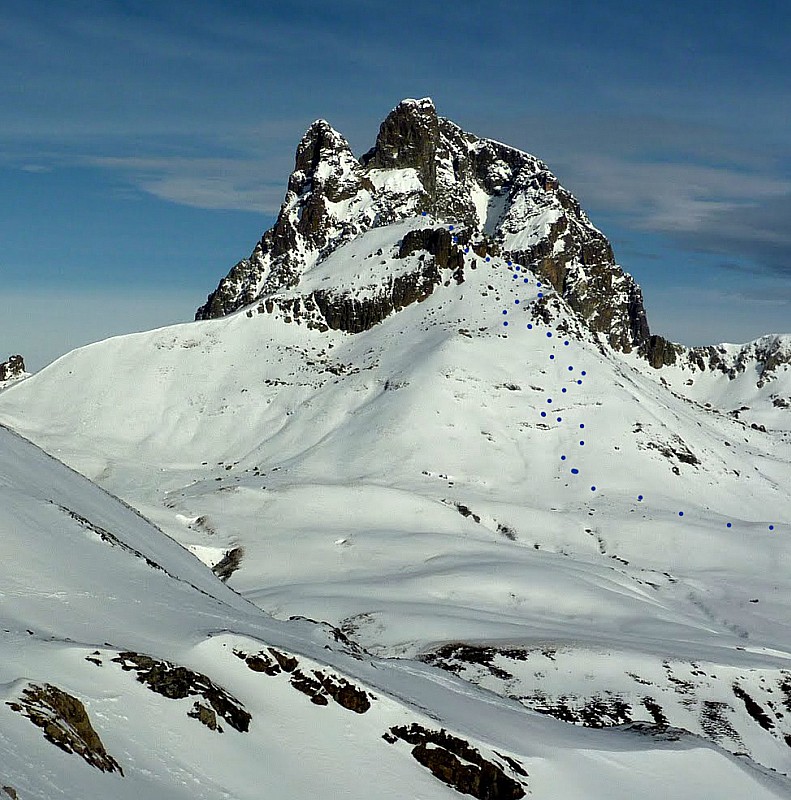 Trace Sud Peyreget : la trace de la face sud. Photo depuis la Peña Blanca prise ce jour par des copaingggs