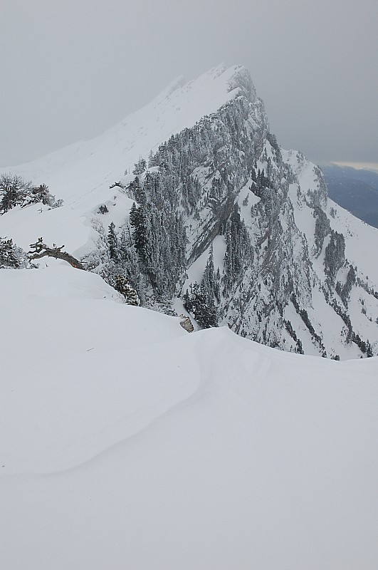 L'arclusaz : La belle face qui commence à prendre la neige