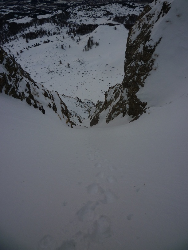 Le couloir du bas : ambiance malgré la lumière terne