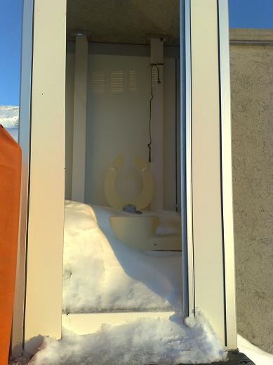 toilette : insolite, les toilettes ont pris la neige !
