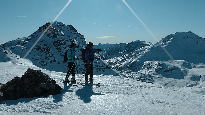 2639m : Sommet de la Boucharde, l'eschillion n'est plus très loin mais le vent très fort nous fait redescendre illico pour casser la croute plus bas au chaud