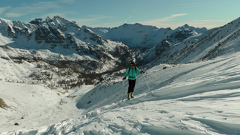 2500m : le vallon de le boucharde avec le groupe fort Carra en A/ plan à G
