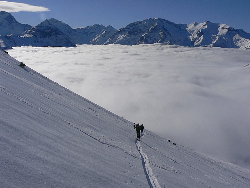 montée aux grandes buffes : mer de nuages